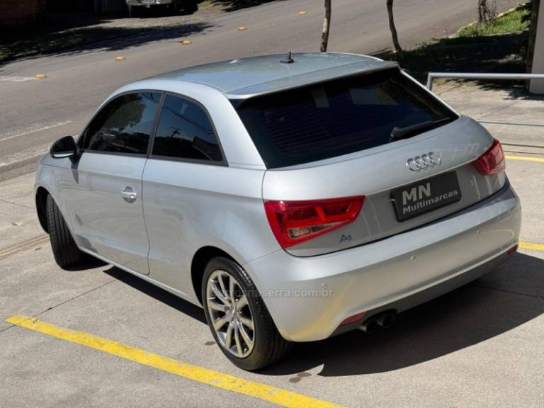 AUDI - A1 - 2011/2011 - Prata - R$ 59.900,00