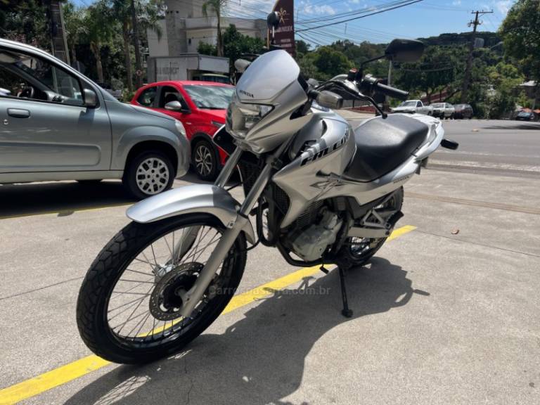 HONDA - NX 400I FALCON - 2014/2014 - Prata - R$ 26.900,00