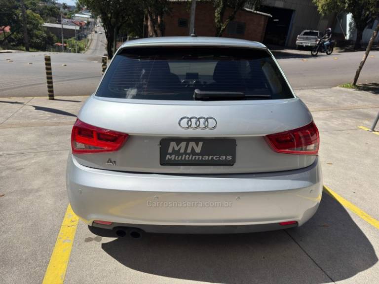 AUDI - A1 - 2011/2011 - Prata - R$ 59.900,00