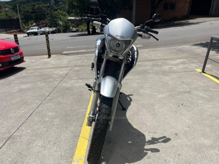 HONDA - NX 400I FALCON - 2014/2014 - Prata - R$ 26.900,00