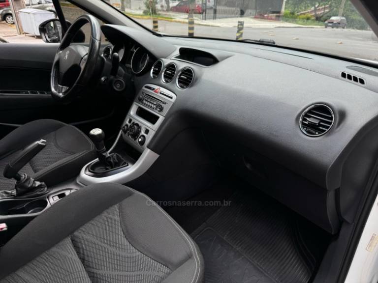 PEUGEOT - 308 - 2014/2015 - Branca - R$ 53.900,00