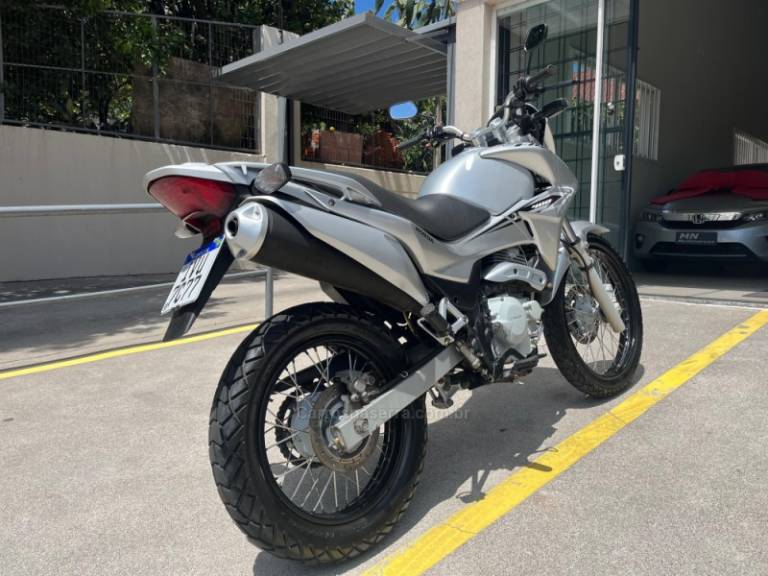 HONDA - NX 400I FALCON - 2014/2014 - Prata - R$ 26.900,00