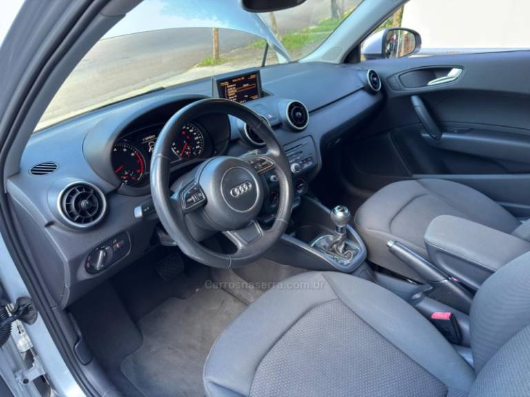 AUDI - A1 - 2011/2011 - Prata - R$ 59.900,00