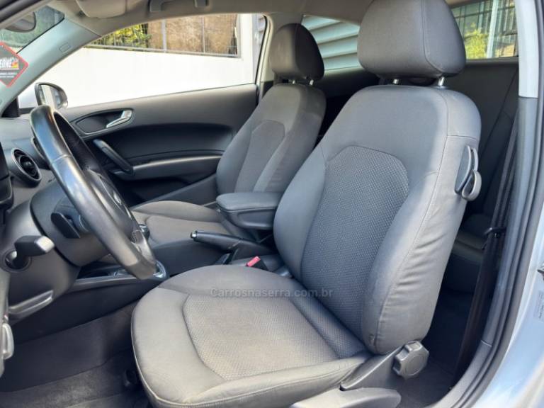 AUDI - A1 - 2011/2011 - Prata - R$ 59.900,00